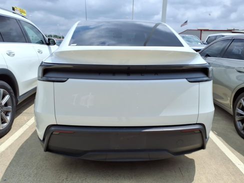 Used 2026 Tesla Model Y 2WD image 7