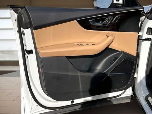 Used 2021 Audi Q8 Premium Plus image 23