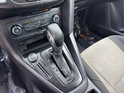 Used 2017 Ford Focus SE FWD image 26