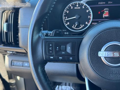 Used 2025 Nissan Pathfinder SV image 22