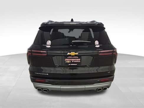 Used 2024 Chevrolet Traverse LT w/ Trailering Package FWD image 9