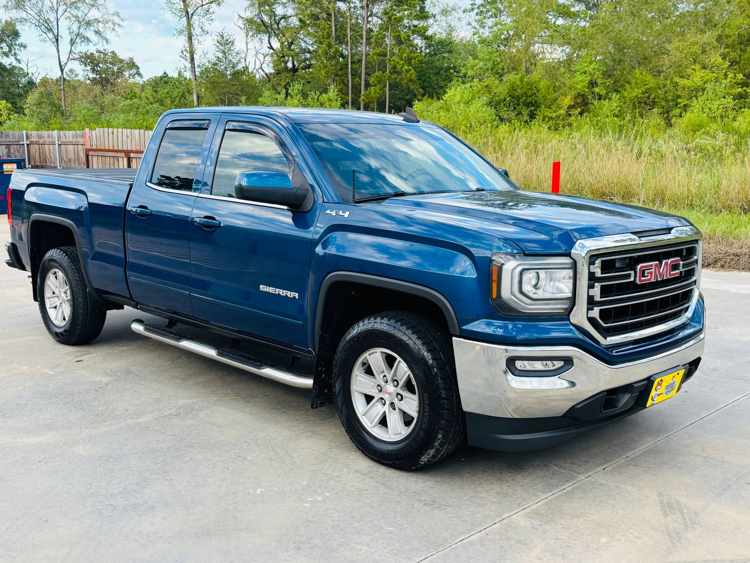 Used 2016 GMC Sierra 1500 SLE w/ SLE Value Package AWD/4WD image 3