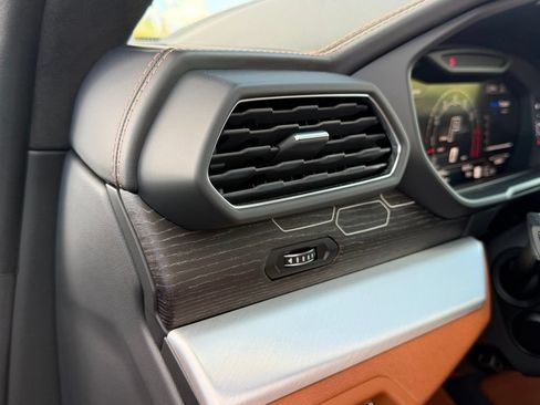 Used 2024 Lamborghini Urus S AWD/4WD image 30