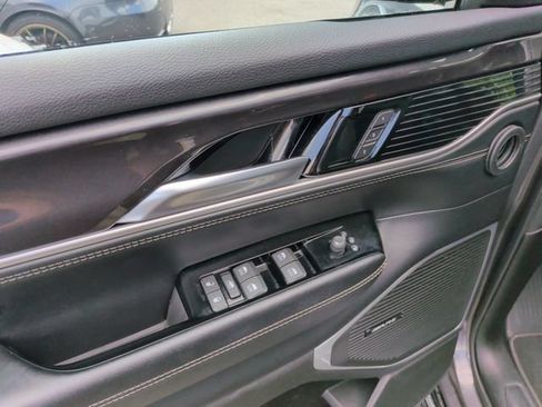 Used 2024 Jeep Wagoneer L 4WD image 10