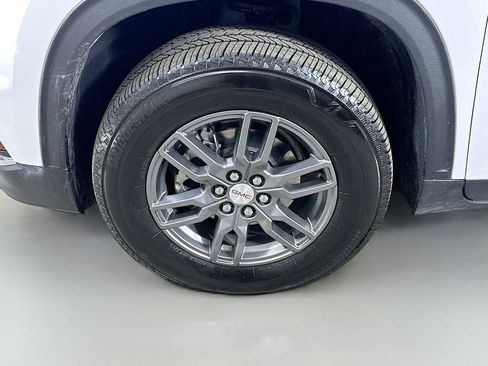 Used 2025 GMC Acadia Elevation image 8