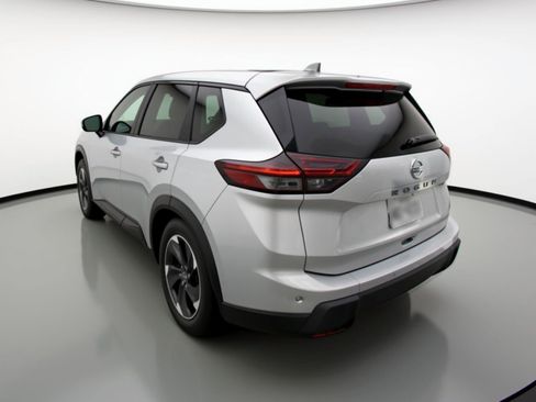 Used 2025 Nissan Rogue SV FWD image 6