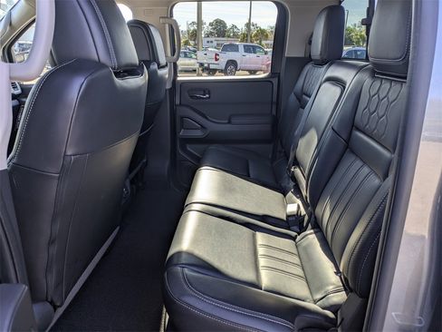 Used 2024 Nissan Frontier SL w/ Technology Package image 13