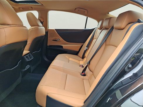 Used 2023 Lexus ES 350 w/ Premium Package FWD image 8