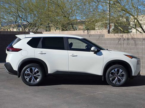 Used 2023 Nissan Rogue SV image 10