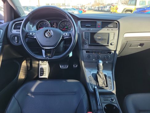 Used 2017 Volkswagen Golf Alltrack S image 11