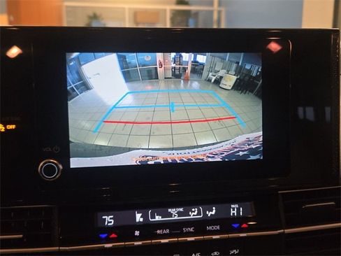 Used 2025 Toyota Sienna LE image 17