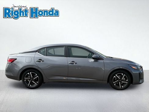 Used 2024 Nissan Sentra SV FWD image 8