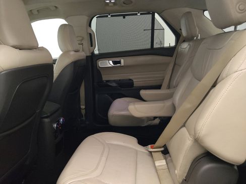 Used 2020 Ford Explorer Platinum w/ Premium Technology Package AWD/4WD image 18