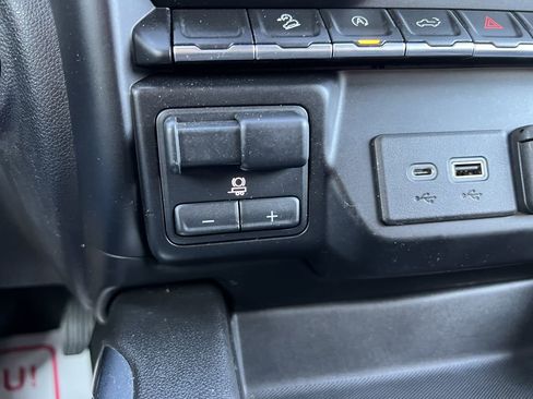 Used 2021 Chevrolet Silverado 1500 LT Trail Boss w/ Convenience Package II image 9