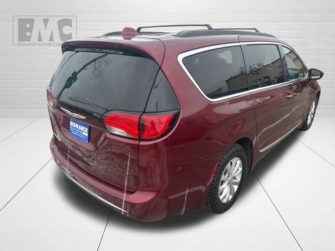 Used 2017 Chrysler Pacifica Touring-L image 5
