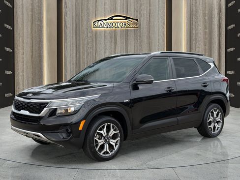 Used 2021 Kia Seltos EX AWD/4WD image 3