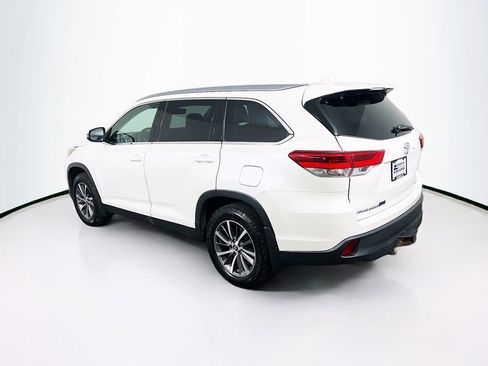 Used 2019 Toyota Highlander XLE AWD/4WD image 5