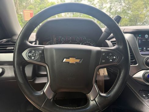 Used 2020 Chevrolet Suburban LT RWD image 21