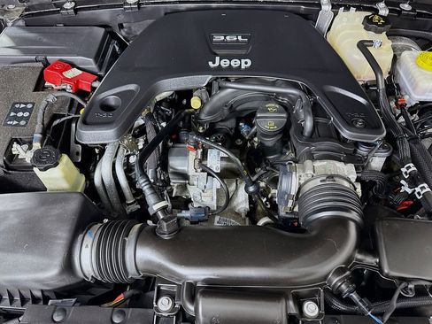 Used 2021 Jeep Wrangler Unlimited Sport image 31