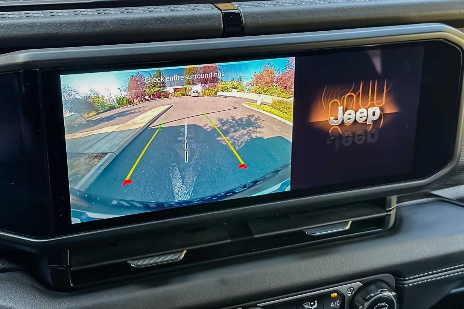 Used 2025 Jeep Wrangler Unlimited Rubicon AWD/4WD image 26