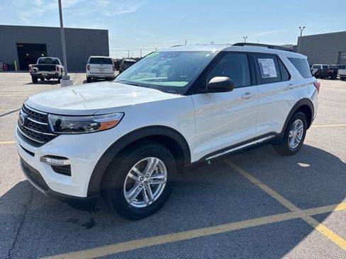 Used 2024 Ford Explorer XLT w/ Equipment Group 202A AWD/4WD image 19