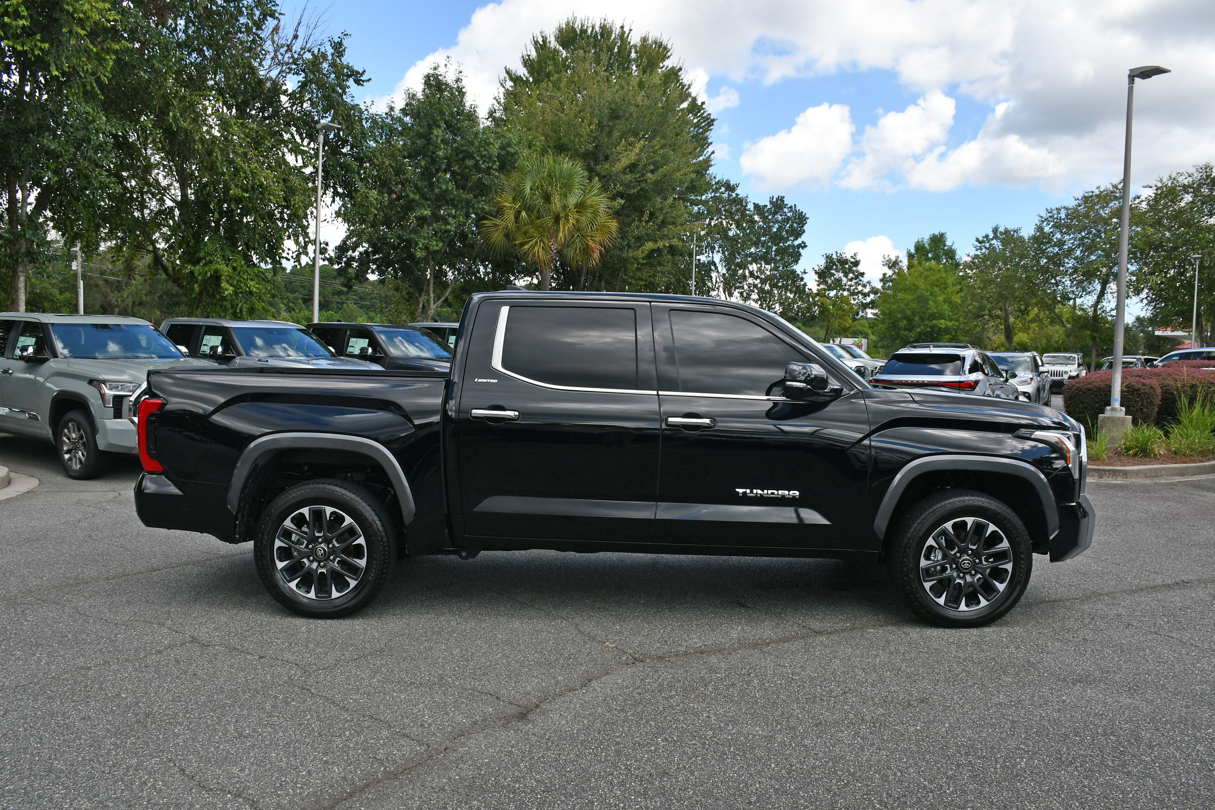 Certified 2025 Toyota Tundra Limited AWD/4WD image 5