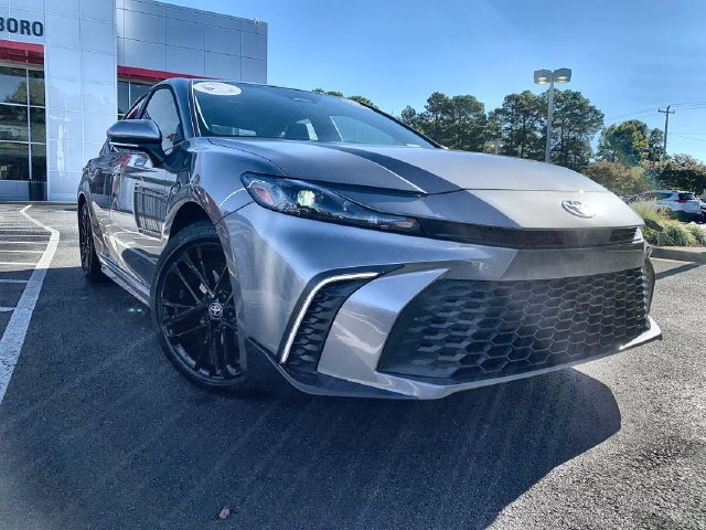 Used 2026 Toyota Camry SE FWD image 2