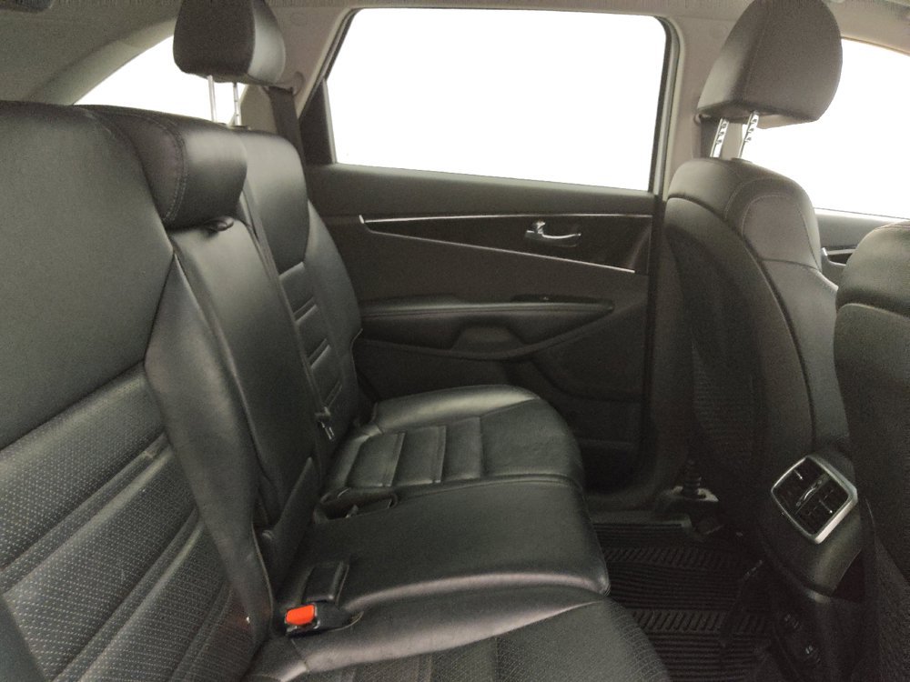 Used 2019 Kia Sorento EX FWD image 19