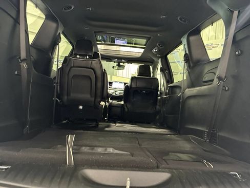 Used 2025 Chrysler Pacifica Limited FWD image 37