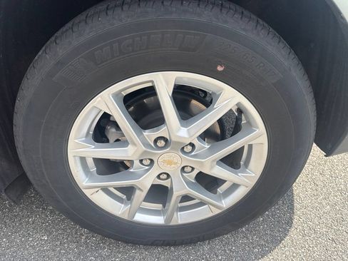 Used 2024 Chevrolet Equinox LT FWD image 12