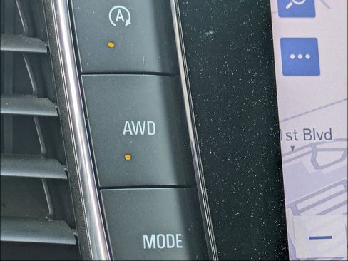 Used 2023 Buick Enclave Avenir AWD/4WD image 22