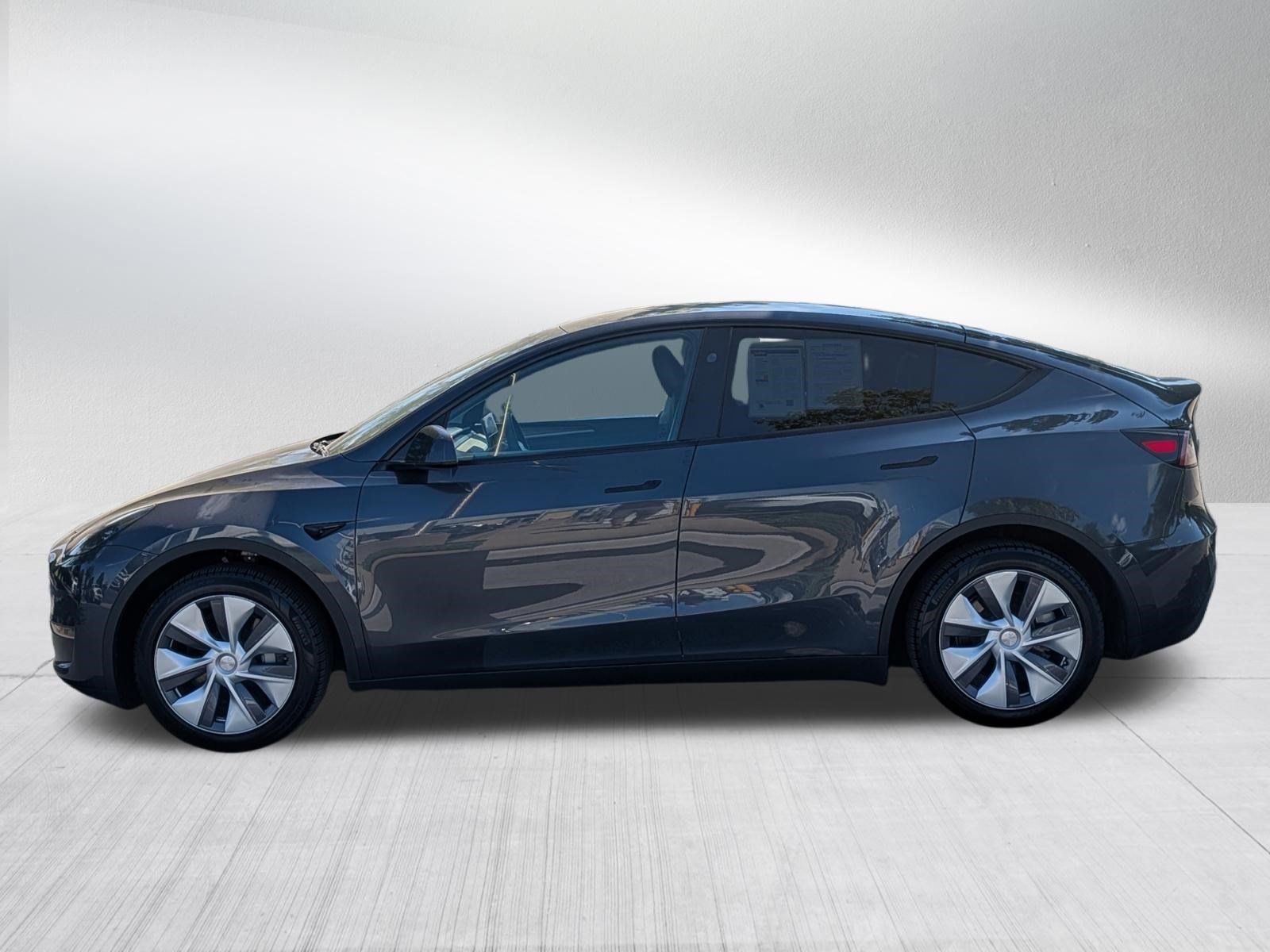 Used 2024 Tesla Model Y Long Range AWD/4WD image 3