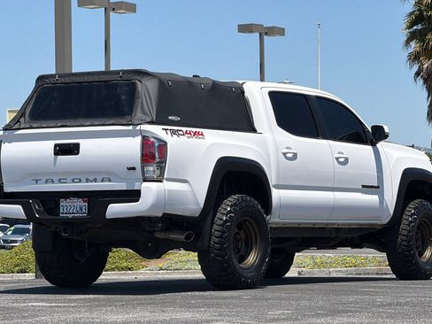 Used 2022 Toyota Tacoma TRD Off-Road AWD/4WD image 5