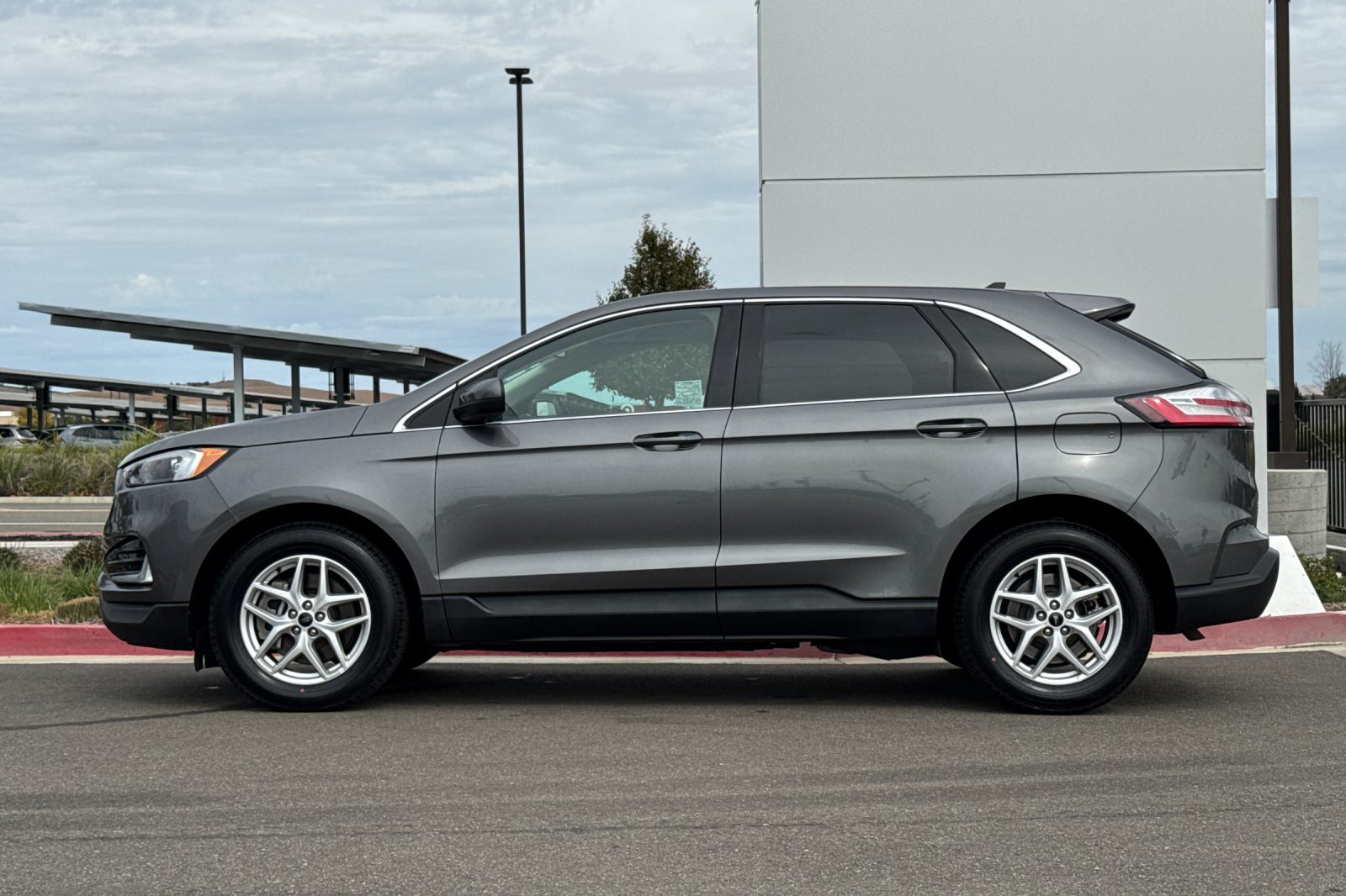 Used 2023 Ford Edge SEL w/ Convenience Package AWD/4WD image 7
