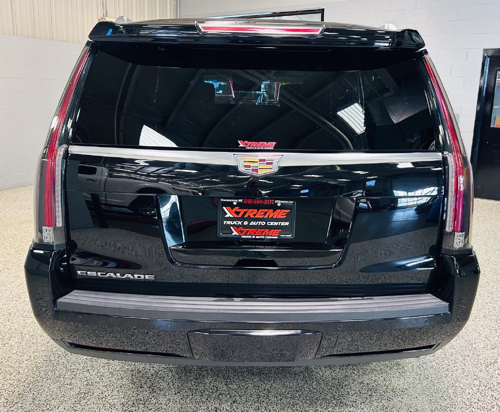 Used 2016 Cadillac Escalade ESV Platinum AWD/4WD image 5
