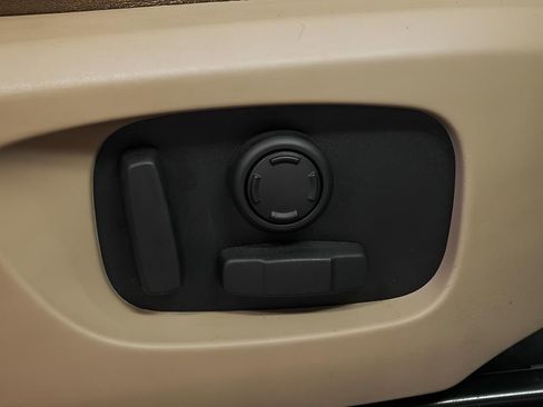 Used 2019 Land Rover Discovery Sport HSE image 53