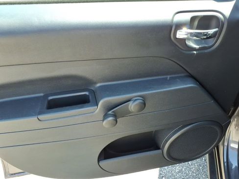 Used 2016 Jeep Compass Sport FWD image 21