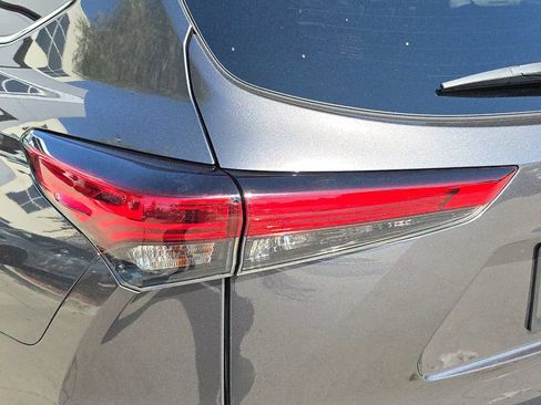 Used 2021 Toyota Highlander Limited FWD image 38