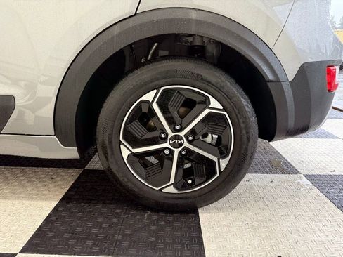 Used 2023 Kia Niro EX image 10