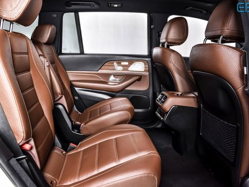 Used 2024 Mercedes-Benz GLS 580 4MATIC image 23