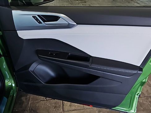 New 2026 Volkswagen Taos SE AWD/4WD image 11