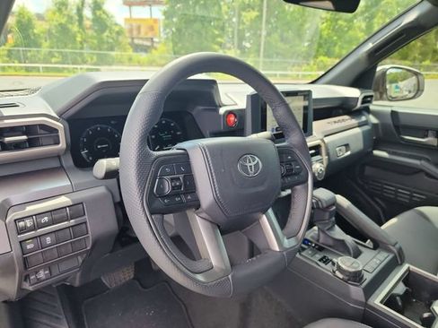 Used 2025 Toyota Tacoma TRD Off-Road AWD/4WD image 10