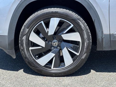 Used 2024 Volkswagen Atlas Cross Sport SE AWD/4WD image 32