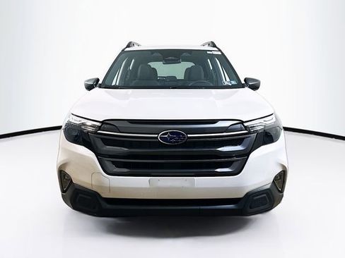 Used 2025 Subaru Forester Premium AWD/4WD image 2