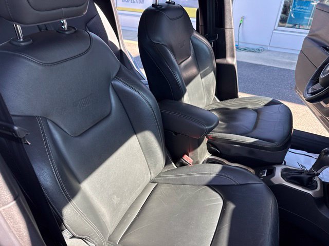 Used 2016 Jeep Renegade Limited FWD image 24