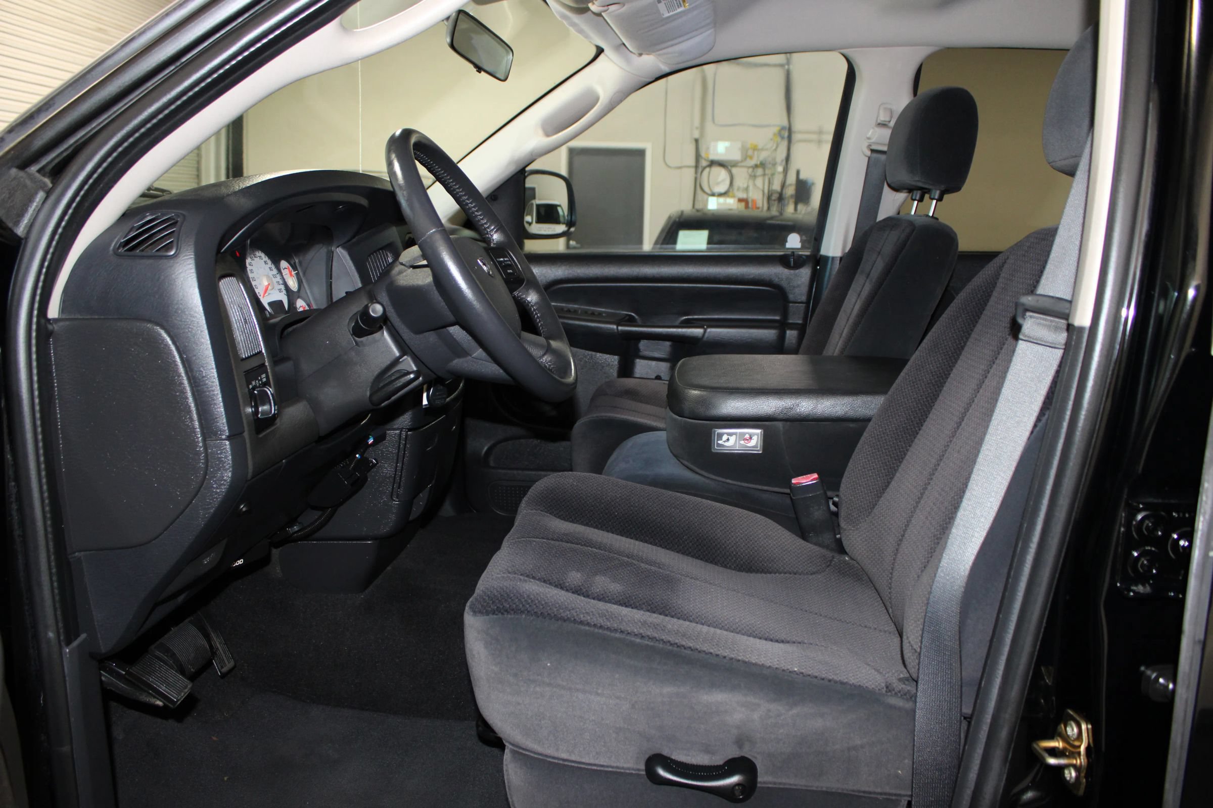 Used 2005 Dodge Ram 2500 Truck SLT RWD image 8