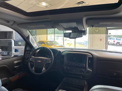 Used 2019 Chevrolet Silverado 2500 High Country image 30