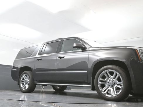 Used 2018 GMC Yukon XL SLT w/ Premium Edition AWD/4WD image 26