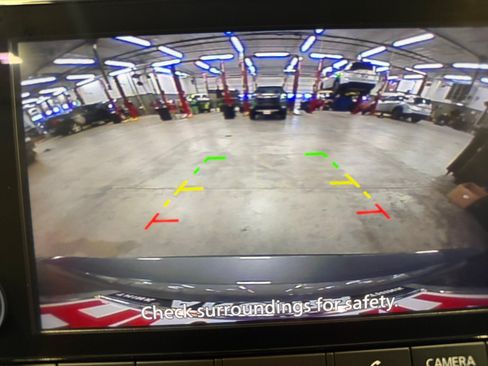 Used 2024 Nissan Rogue S FWD image 15