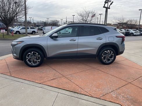 Used 2024 Chevrolet Trax LT w/ Driver Confidence Package image 5